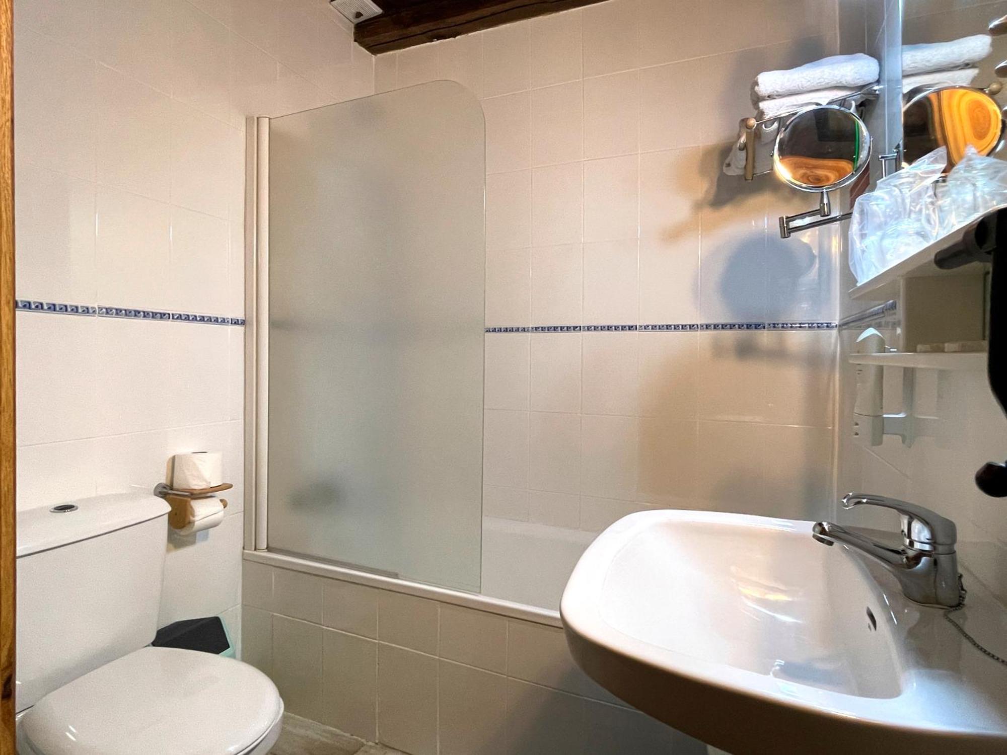 Hotel Peruskenea Jaunsaras Exteriör bild