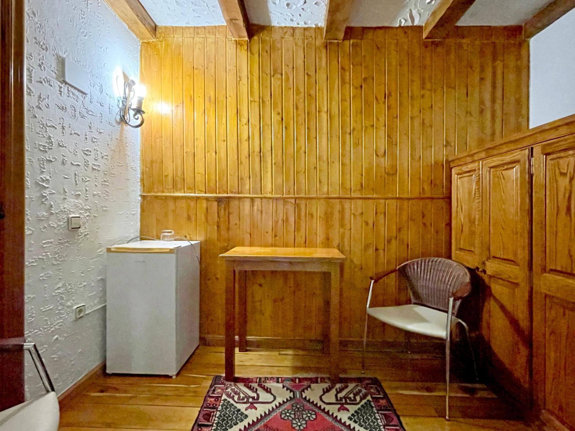 Hotel Peruskenea Jaunsaras Exteriör bild